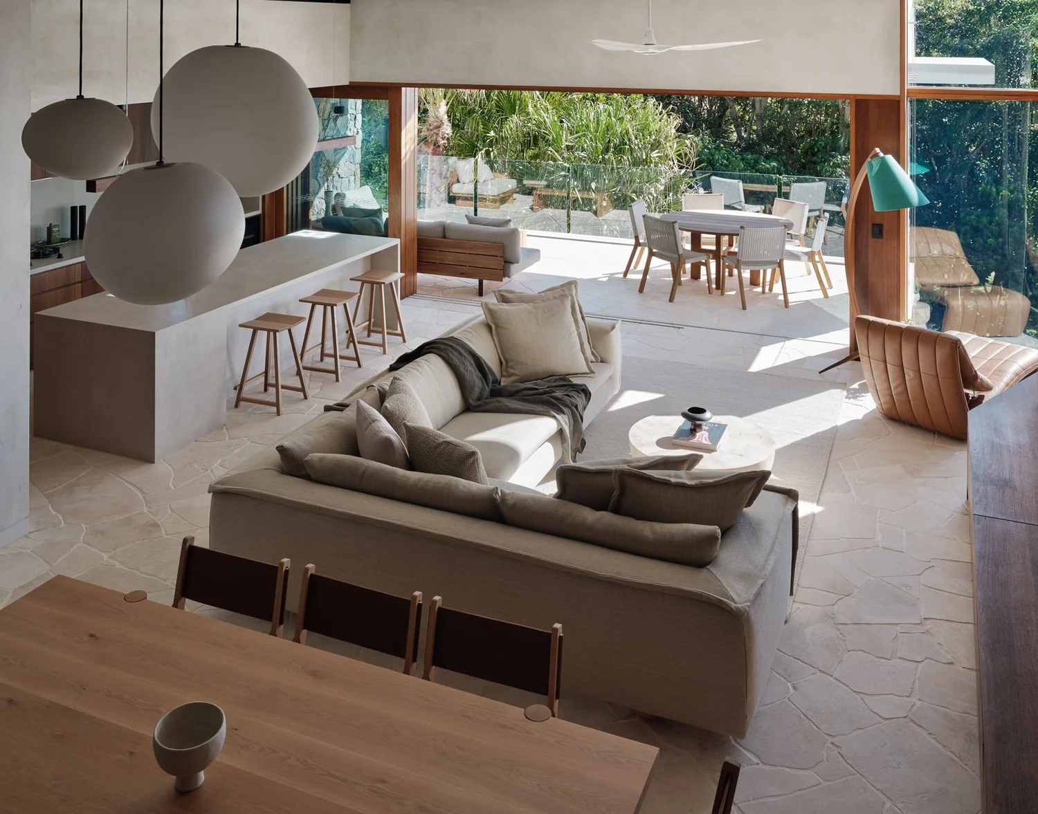 Living room at Este opening to the ocean